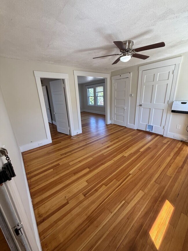 Building Photo - 48-50 Putnam St