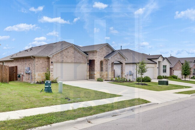 Building Photo - 18001 Umberto Dr