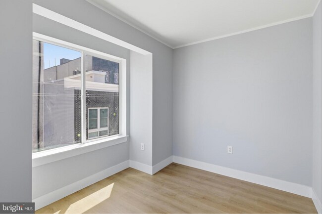 Building Photo - 1511 W Flora St