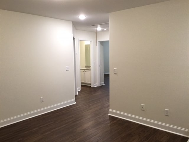 Building Photo - 215 Swan Dr