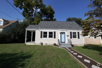 Building Photo - Beautifully Renovated 3 Bedroom Home in So...