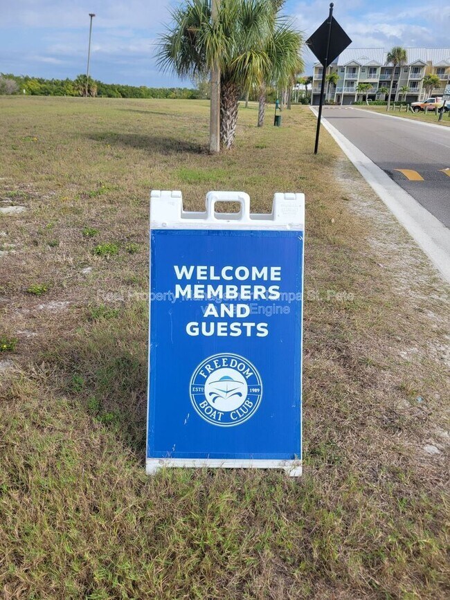 Building Photo - 823 Bahia Del Sol Dr