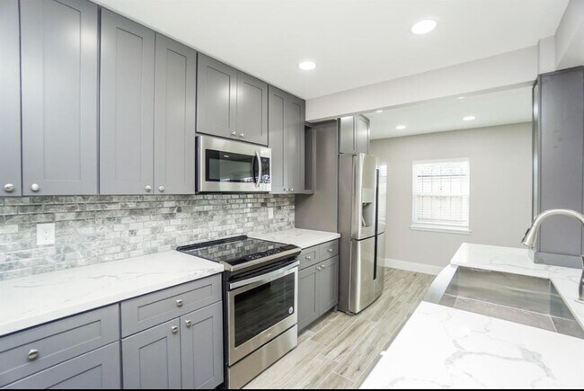 Building Photo - 14571 Misty Meadow Ln