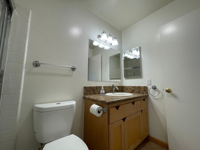 Building Photo - Recently Remodeled 4 Bedroom 2 Bath Single...