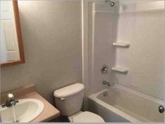 Shared Full Bathroom - 1374 N 590 W