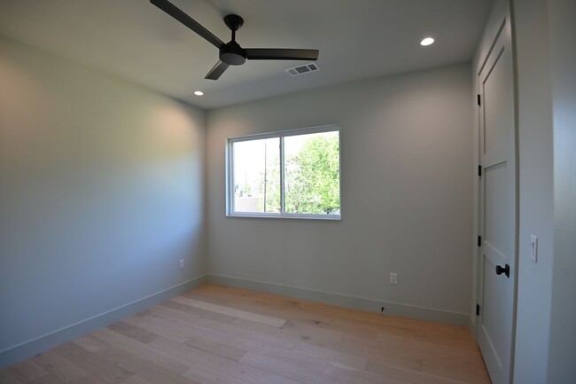 Building Photo - South Austin Oasis