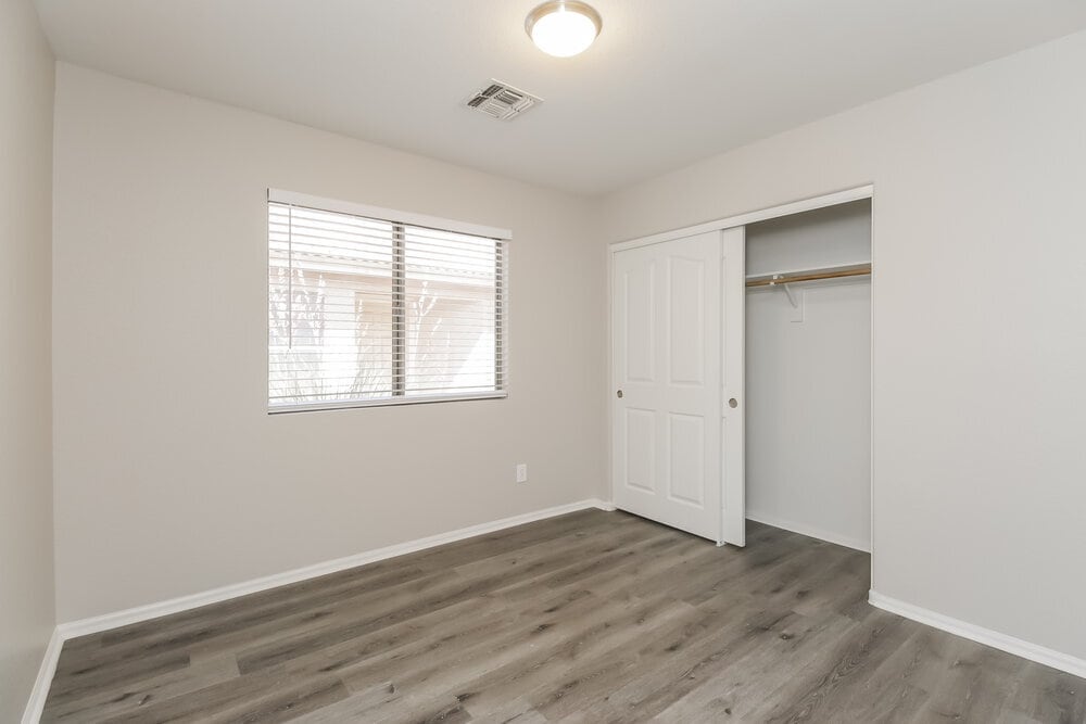 Building Photo - 1427 E Vernoa St