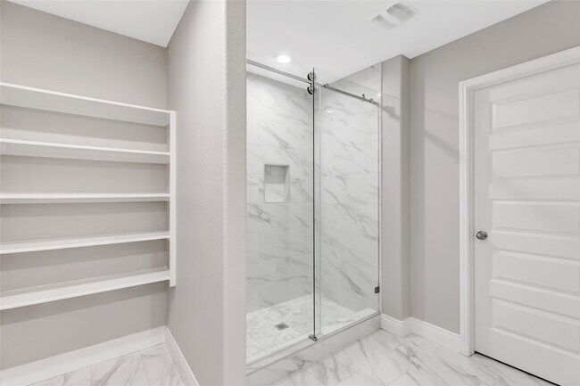 Building Photo - 214 Kickapoo Dr