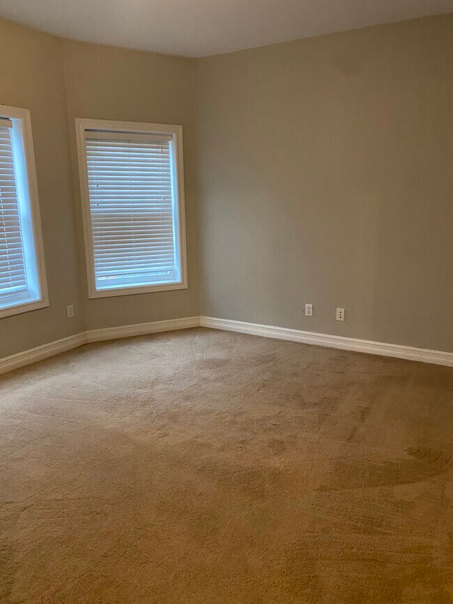 Building Photo - 163 Anderson Pl