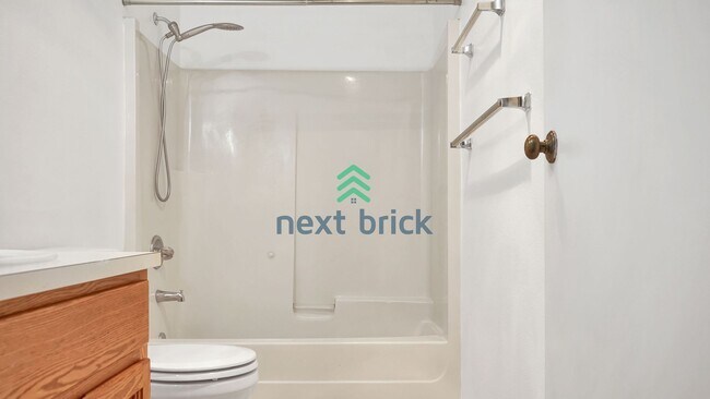 Building Photo - 2 BED & 2 BATH CONDO FOR RENT