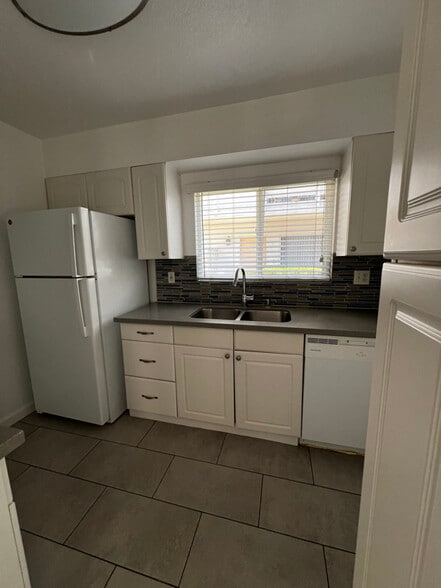 Building Photo - 2435 W 227th St