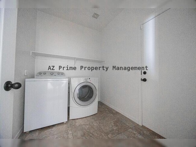 Building Photo - 7422 S 27th Way
