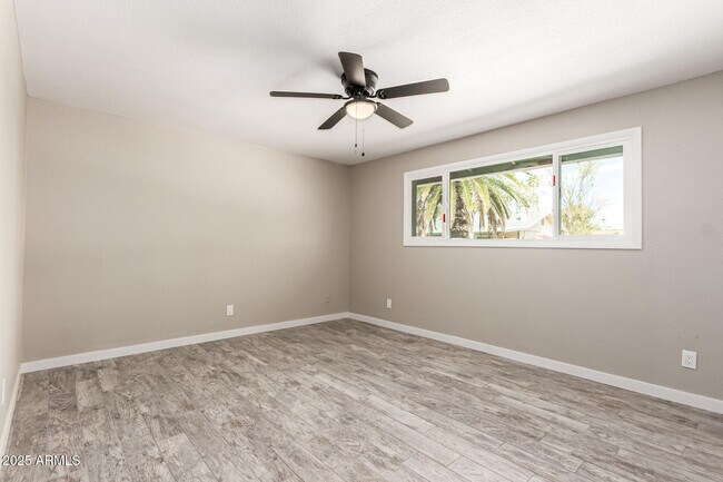 Building Photo - 600 E Bell De Mar Dr