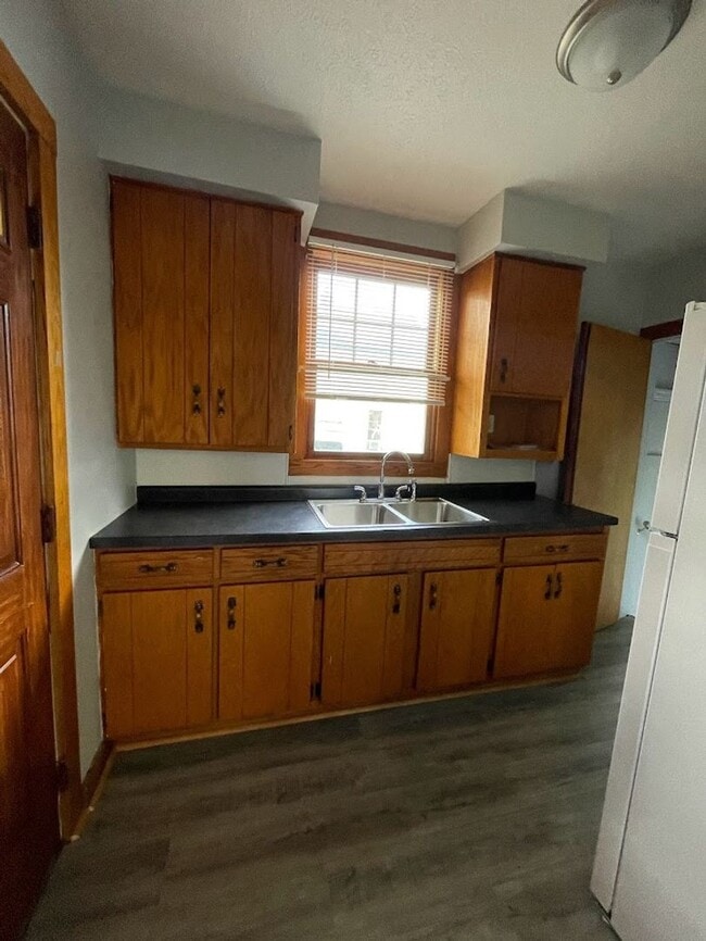 Building Photo - Two bedroom one bathroom home for rent