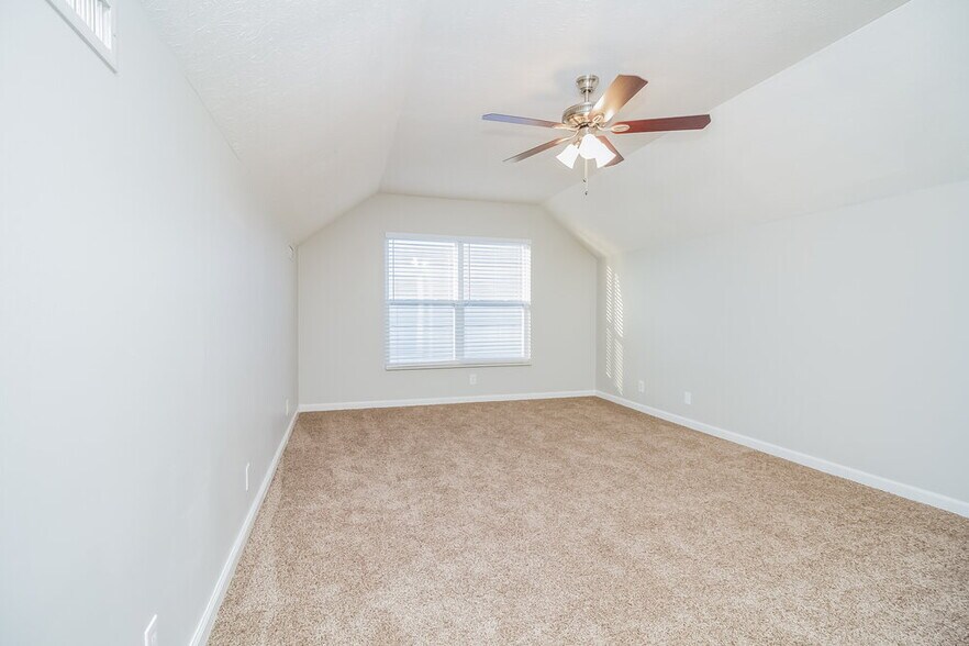 Building Photo - 2124 Freeman Ln