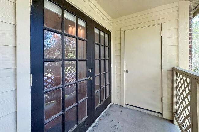 Building Photo - 2121 El Paseo St