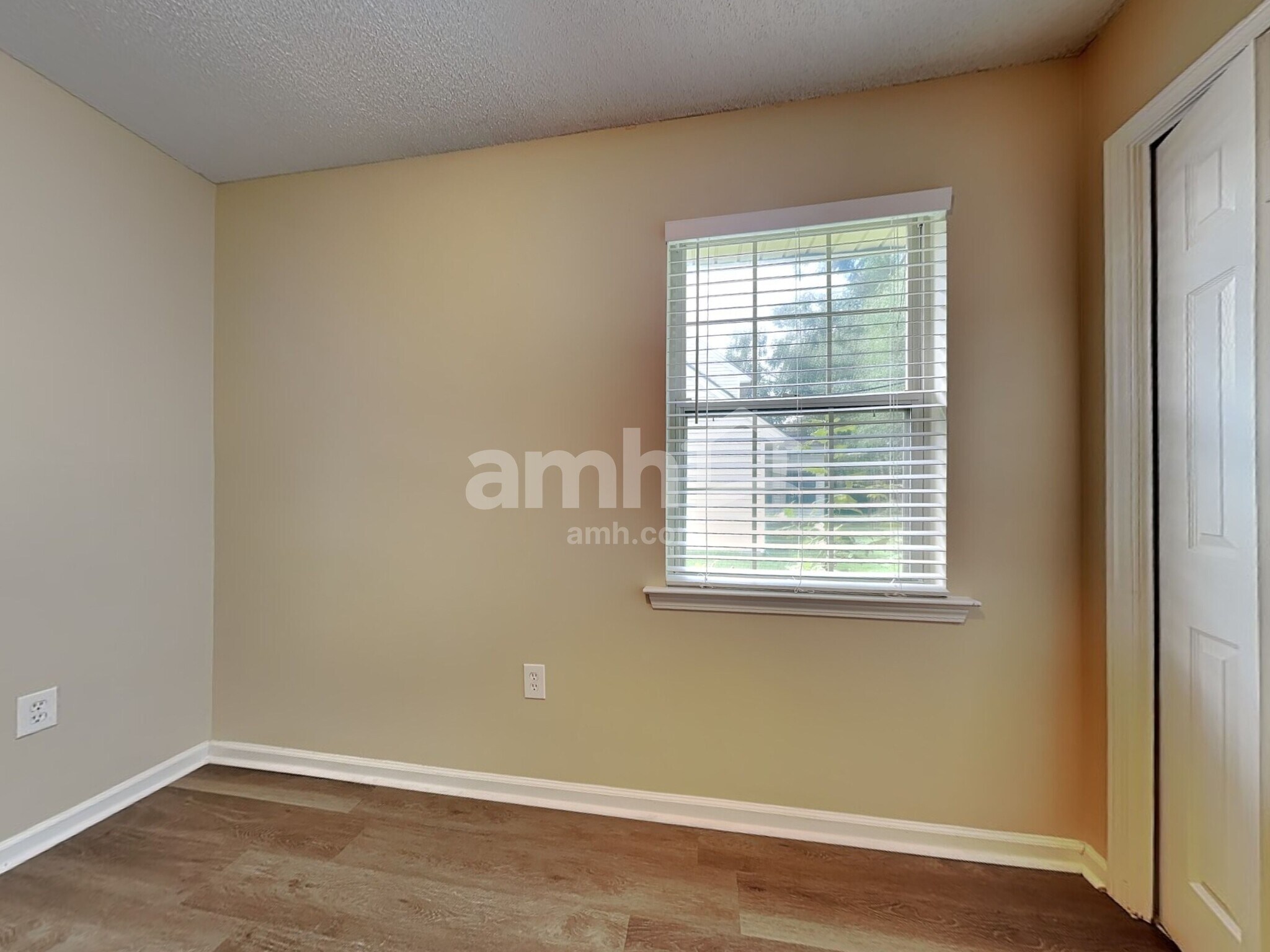 Building Photo - 138 Lions Gate Rd