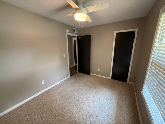 Building Photo - 615 Burcale Rd Cir