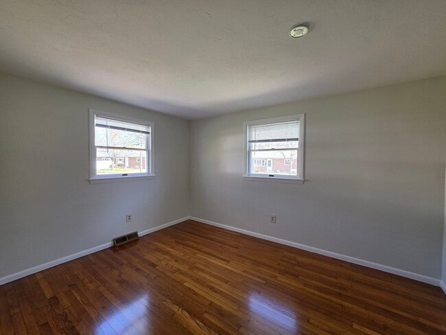 Building Photo - 196 Manzella Ct