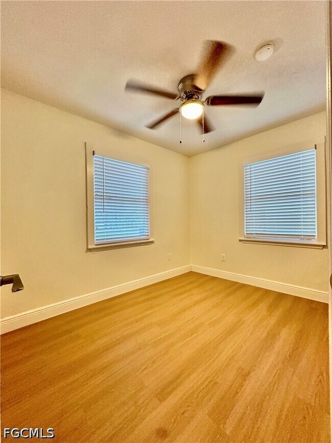 Building Photo - 3208-3216-3216 Dale St