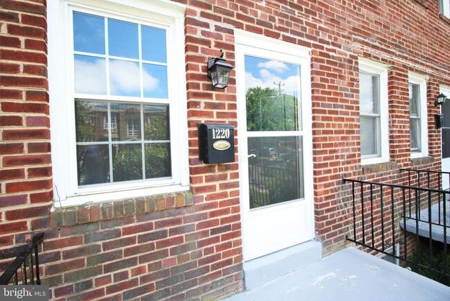 Building Photo - 1220 Oronoco St