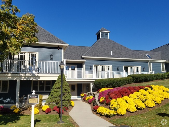 Building Photo - The Fairways