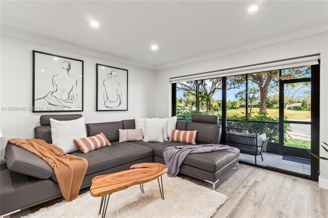 Building Photo - 9001 Jacaranda Ln