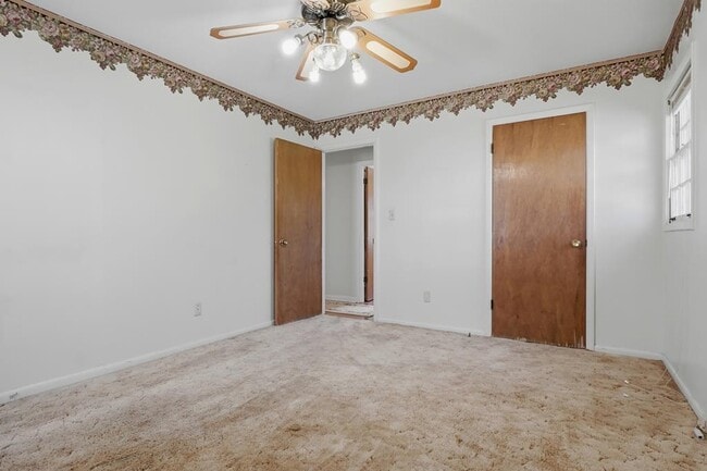 Building Photo - 2101 Goldendale Ln