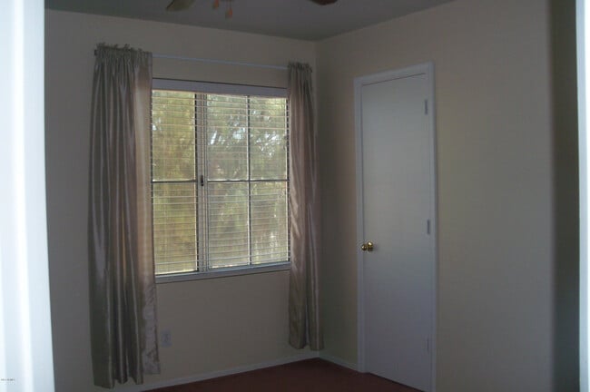 Building Photo - 5456 W Kristal Way