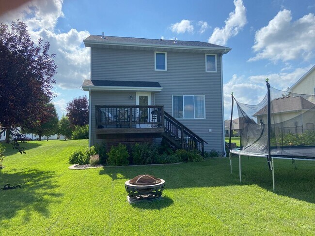 Building Photo - Spacious 4BR House in Ankeny