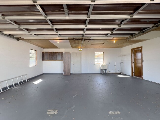 Building Photo - Spacious 3-Bedroom, 2-Bathroom in Winter Haven