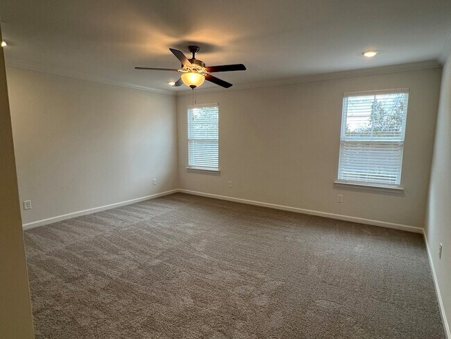 Building Photo - 967 Horse Mountain Rd