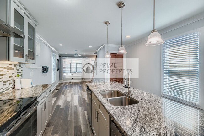 Building Photo - 677 Ira St SW