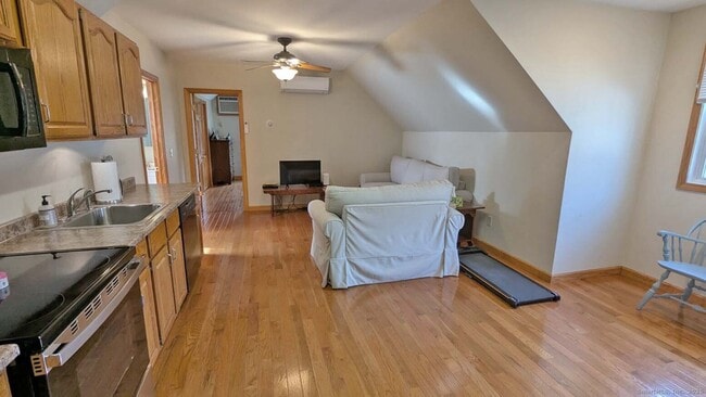 Building Photo - 34 Hog Hill Rd