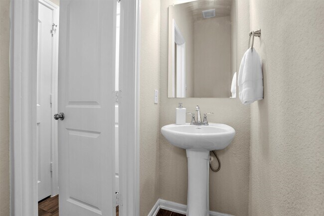 Building Photo - 28100 Rocky Heights Dr