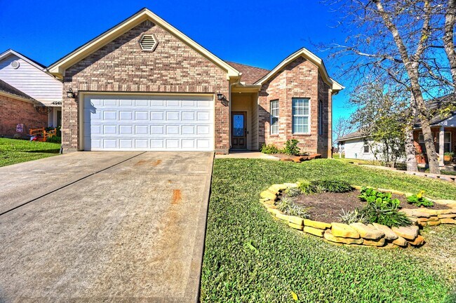 Building Photo - 108 Cove Cir
