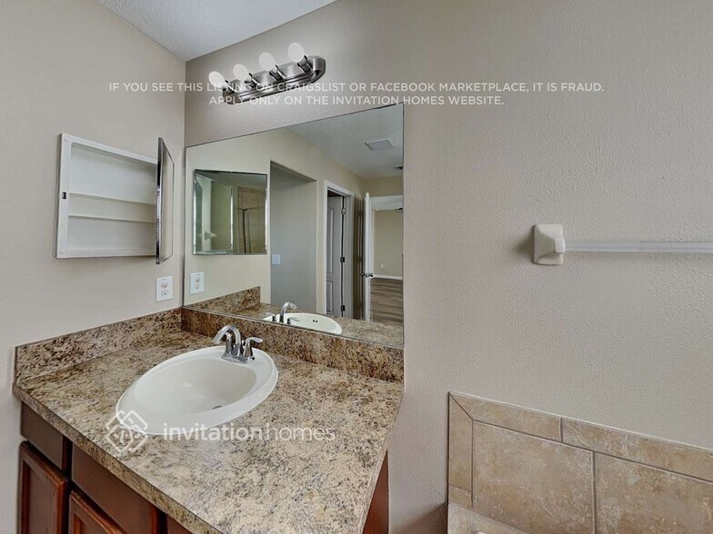 Building Photo - 526 Laguna Mill Dr