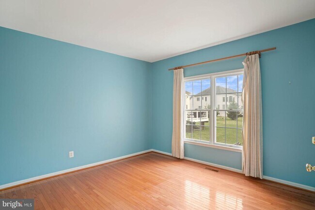 Building Photo - 43513 Lucketts Bridge Cir