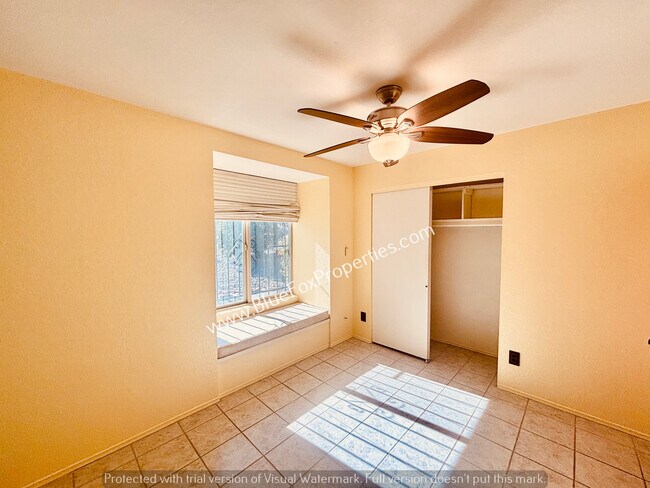 Building Photo - 8401 E Stella Rd