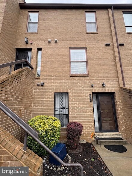 Building Photo - 3114 Banneker Dr NE