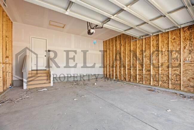 Building Photo - 5243 N Pinecrest Ct