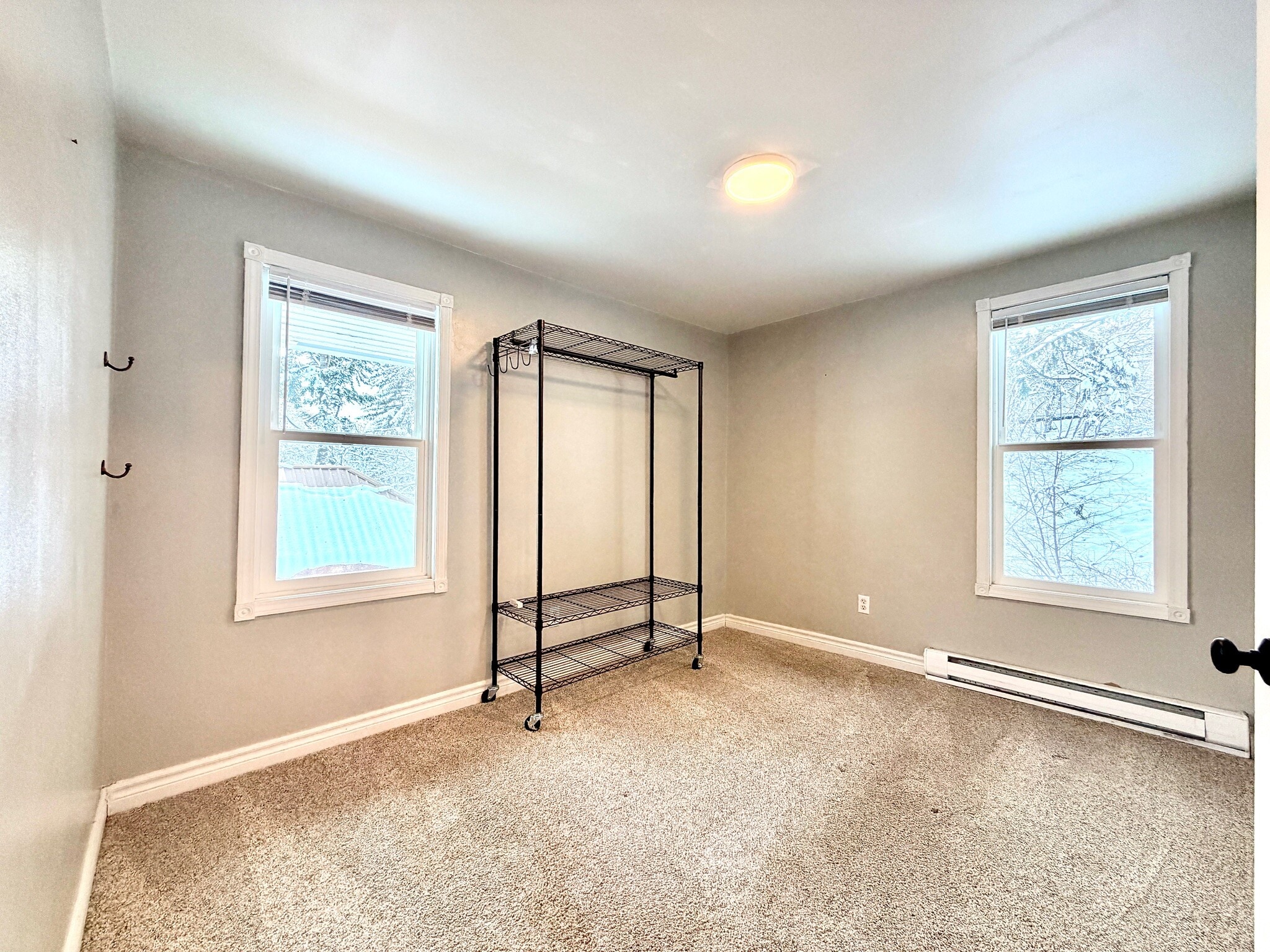 Building Photo - 924 Electric Ave