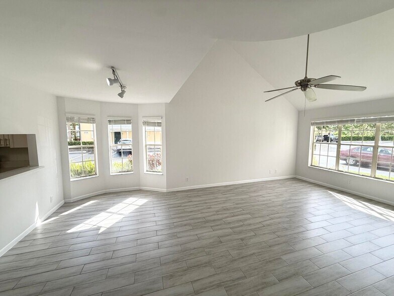 Building Photo - 6307 La Costa Dr