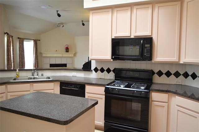 Building Photo - 3402 Ashleaf Dr