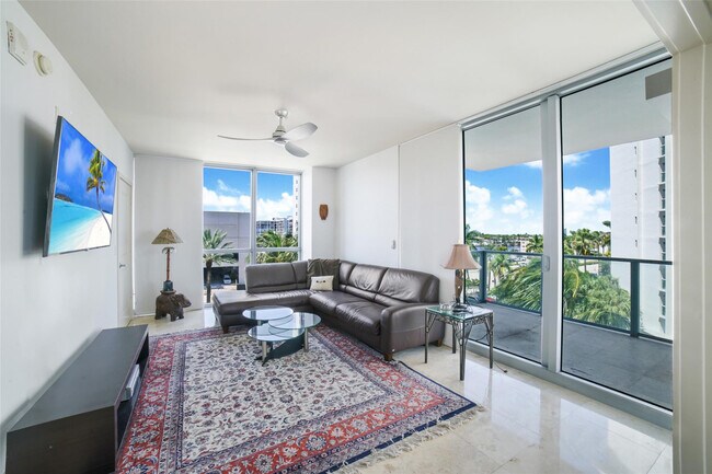 Building Photo - 3101 S Ocean Dr