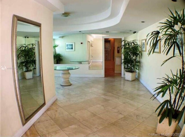 Building Photo - 710  Washington Ave 209 Miami Beach Fl 33139