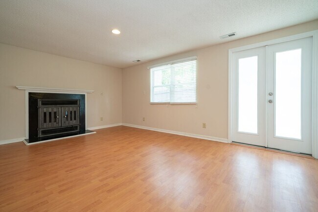 Building Photo - Spacious 3 bedroom home in desirable SW Durham! Super dog friendly with large fenced yard!