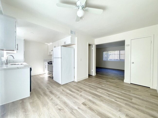 Building Photo - Fully Remodeled Fire Mtn. Townhome w/ Garage!