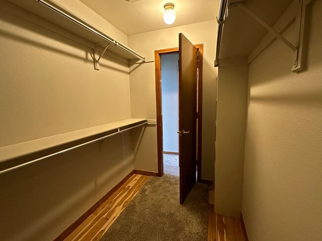 Building Photo - 10606 Kipling Way