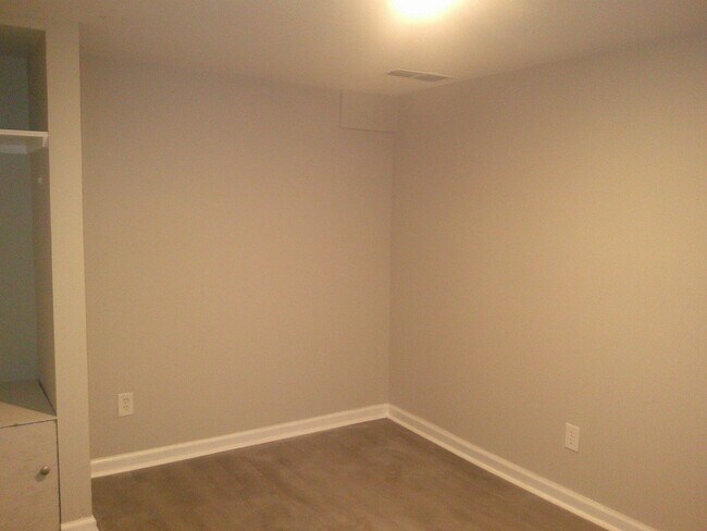 Building Photo - 211 Hickman Ave